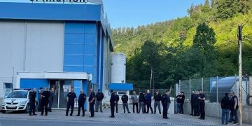 კომპანია „ბორჯომის“ გაფიცულმა თანამშრომლებმა პირველი და მეორე ქარხნების პიკეტი დაიწყეს