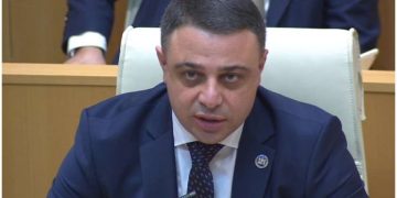 “ჩვენ ნამდვილად არ გიპირებთ ცემას … სად თქვენ და სად ჩვენ” – ალუდა ღუდუშაური ვაშაძეს