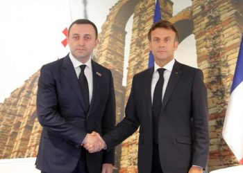 “ღარიბაშვილმა მაკრონი მისთვის ხელსაყრელ დროს საქართველოში დაპატიჟა” – მთავრობის ადმინისტრაცია
