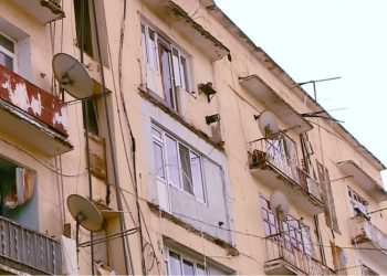 კიდევ ვინ უნდა გარდაიცვალოს, რომ პრობლემა მოგვარდეს – მარნეულში ჩამონგრეულ კორპუსში მცხოვრები