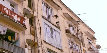 კიდევ ვინ უნდა გარდაიცვალოს, რომ პრობლემა მოგვარდეს – მარნეულში ჩამონგრეულ კორპუსში მცხოვრები