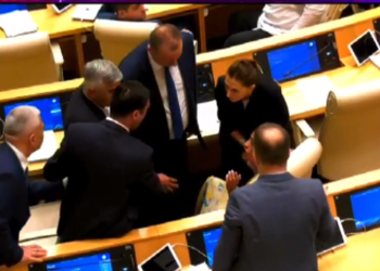 პარლამენტში ხმაური და დაპირისპირება გრძელდება – “დაგატოვებინებთ დარბაზს!”