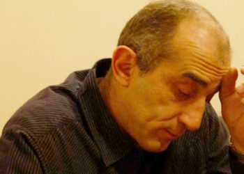 “კრამონმა საკუთარ ლოგინში გადატრიალების მსურველებს მოსაცდელი ოთახიდან, ცხელ ცხელი შარდი გადაასხა.!” – ამირეჯიბი