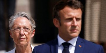 მაკრონმა საფრანგეთის პრემიერმინისტრს გადადგომის თხოვნაზე უარი უთხრა