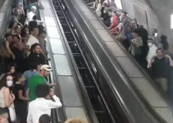 “ორივე ესკალატორი ზემოთ გაუშვეს, იმდენი ხალხია” – ვიდეო