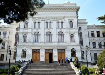 რექტორი და ადმინისტრაცია პროტესტის მონაწილე სტუდენტებს შეხვდნენ –  თსუ განცხადებას ავრცელებს
