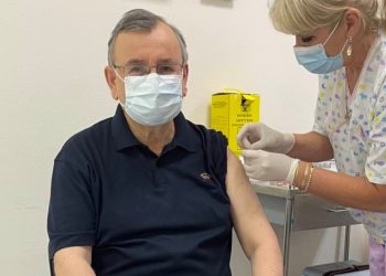 რომან გოცირიძე მეოთხედ აიცრა – „როგორც ხედავთ, არც კუდი გამომბმია, არც ცხვირი დამგრძელებია“