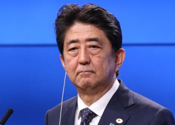 თავდასხმა იაპონიის ყოფილ პრემიერზე – ცეცხლსასროლი იარაღიდან ორი გასროლით დაჭრილი სინძო აბეს მდგომარეობა უმძიმესია