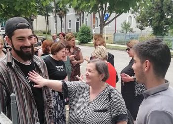 “არ ინერვიულო, მას, ჩვენ თქვენთან ვართ” – რა მოხდა ოზურგეთის საგამოცდო ცენტრთან