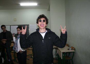 იკუ, შენ რო დედის ტრკს გაგინებდი ხოლმე,მაგ დროს ჩემი ულამაზესი ძუძუები გლოცავდნენ “ – ყორშია ღარიბაშვილს