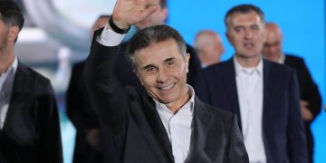 „ივანიშვილის პოლიტიკაში პირველად შემოსვლა იყო ტრიუმფი, მეორედ შემოსვლა იყო ძალიან ეფექტური, მესამე კი იქნება – ტრაგიკომიკური“ – გედევან ფოფხაძე