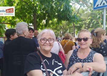 “ისე ვნერვიულობდით, სტრესისთვის პატარა კონიაკიც კი დავლიეთ…” – ბებიები შვილიშვილის გამოცდაზე