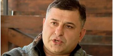 “აღარ გაპატიებთ, უბინძურესებო… ახალ მოხარშულ სიმყრალესაც ვეღარ შემტენით… ” – სოსო გოგაშვილი