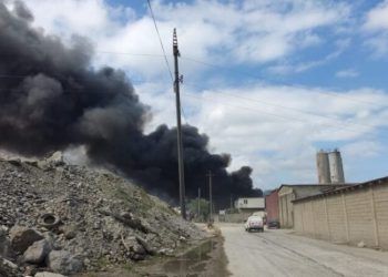 ბათუმში პლასტმასის საწარმოში ხანძარია