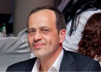 „ყველამ იცის, ირაკლის დამსახურებაა, რომ ლარის კურსი 3 ლარს ჩამოსცდა – ლაშა პაპაშვილი