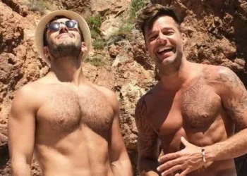 რიკი მარტინი საკუთარმა დისშვილმა ინცესტში დაადანაშაულა, მომღერალი შესაძლოა 50 წლით ჩასვან