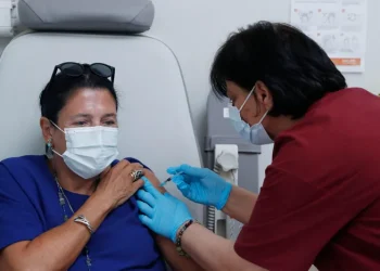 სალომე ზურაბიშვილი კორონავირუსის საწინააღმეგო მეოთხე “ბუსტერ” დოზით აიცრა