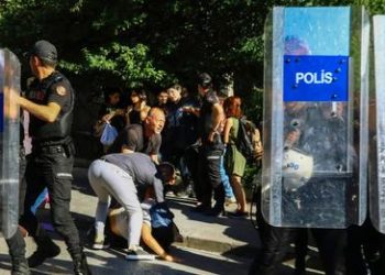 ანკარაში პოლიციამ “პრაიდი” დაარბია – გამვლელები ითხოვდნენ პოლიციას მათთვის თავი დაენებებია