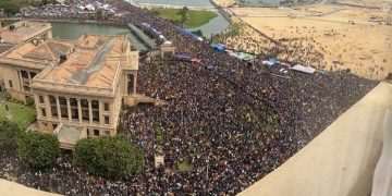 შრი-ლანკაში დემონსტრანტები პრეზიდენტის რეზიდენციაში შეიჭრნენ (ვიდეო)