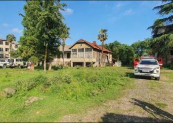 დევნილების ოჯახს ჭერი თავზე ჩამოენგრა – შშმ, მოხუცი პირი დაშავდა – ზუგდიდი