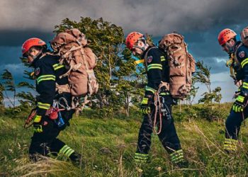 თეთნულდზე ჩარჩენილი ტურისტები შველას ითხოვენ