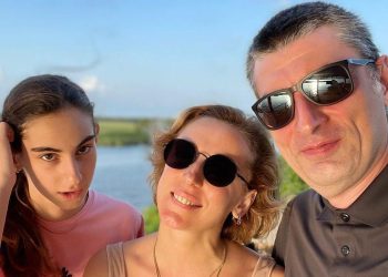 გიორგი გახარია მეუღლესთან და შვილთან ერთად გადაღებულ ფოტოებს აქვეყნებს