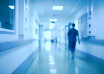 როგორია ექიმის მდგომარეობა, რომელიც 80 წლის კოლეგამ დაჭრა