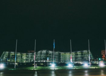 შინაგან საქმეთა სამინისტროს ყველა შენობაზე სახელმწიფო დროშები დაშვებულია