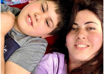 “თითოეული თქვენთაგანის დამსახურებაა ის, რომ აქამდე მოვედით… არიან ადამიანები, ვინც სისხლს აბარებენ და ისე მირიცხავენ ფულს” – რას წერს დათი ქოქრაშვილის დედა