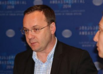 “ჩარკვიანისგან ლეიბებს ისესხებენ თუ იჩუქებენ და გაკოტრიალდებიან რუსთაველზე” – ცაგარეიშვილი