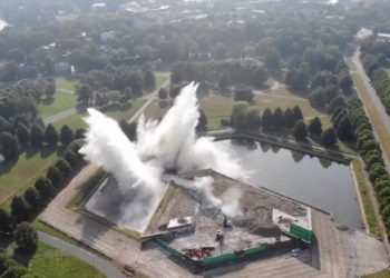 ლატვიაში 79-მეტრიანი საბჭოთა მონუმენტი დაანგრიეს