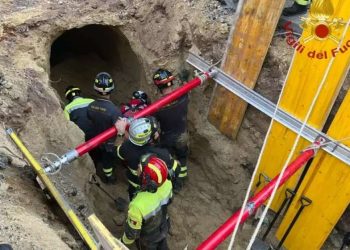 იტალიელი კაცი, რომელმაც ბანკის გაძარცვის მიზნით გვირაბი გათხარა, თავისივე გათხრილ გვირაბში გაიჭედა