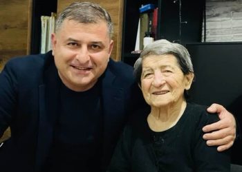 „ბებოს სიცოცხლე შეეწირა ამ ჯოჯოხეთს!“ – სოსო გოგაშვილს დედა გარდაეცვალა