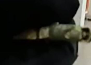 ბანკის იატაკზე აგდია ყუმბარა და მოფენილია ფული – მედია