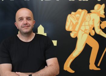 ქუთაისში სასტუმრომ არ მიიღო რუსი ტურისტები, რომლებიც “გაზპრომის” წარწერებიანი ავტობუსით გადაადგილდებოდნენ