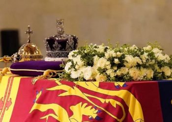 დააკავეს კაცი, რომელიც ელისაბედ მეორის კუბოს ურიგოდ მიუახლოვდა