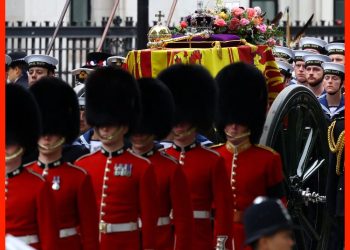 დედოფალ ელისაბედ მეორესთან გამომშვიდობების ცერემონია დასრულდა (ფოტოები)