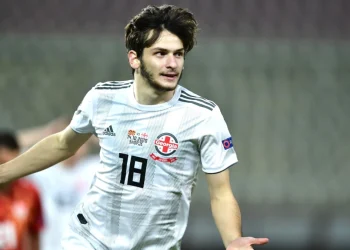 როგორ ხვდებიან ნეაპოლელი ბავშვები ხვიჩა კვარაცხელიას (ვიდეო)