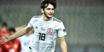 როგორ  ხვდებიან ნეაპოლელი ბავშვები ხვიჩა კვარაცხელიას (ვიდეო)