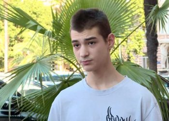 “დედაჩემს უთხრეს, გადაიყვანე, დღეს რუსეთის დროშა ჩამოხია, ხვალ რუს მოსწავლეს თვალებს ამოთხრისო” – მოსწავლე ბათუმიდან