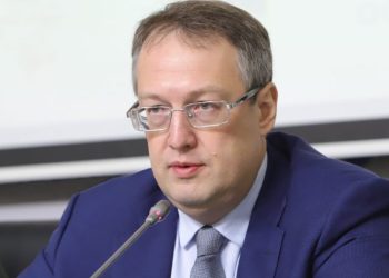 რუსები არ ნებდებიან, ისინი გარბიან! – ანტონ გერაშჩენკო