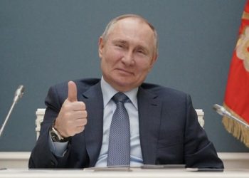 „ამ კაცს ყველაზე მეტად ენდობა პუტინი, ერთადერთია, რომელიც არა მარტო შენობით ელაპარაკება, ვოვას ეძახის და ხშირად ეკამათება კიდეც“ – სოსო ცინცაძე