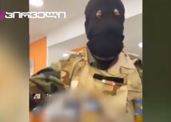 “შეხედე ბომბები რაფერაა! ფისოებო, 2 მილიონი დოლარი მოიტანეთ” – ვიდეოები ბანკიდან