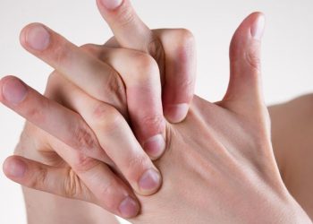 “ჰოპ, უცებ გაილოკა ამ ქალბატონმა თითი, გამოივლო პირში კარგად და…” – რა მოხდა მაღაზიაში