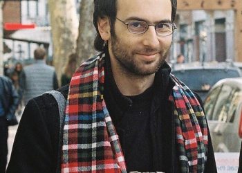 ძირითადად ისეთი ტიპობა შემოდის ლარსზე – მუსიკოსები, ბარმენები, აითი, ფოტოგრაფები… ყველა გამოქცეულს ერთ დღეში დაენგრა ცხოვრება – გიორგი ვარსიმაშვილი