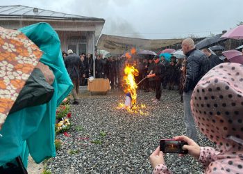 ედიშერ კვარაცხელიას დაკრძალვაზე რუსეთის დროშა დაწვეს – ვინ გააცილა და ვინ არ გააცილა ჯარისკაცი ბოლო გზაზე?