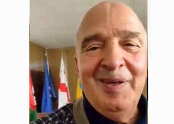 “ახალგაზრდა რომ იყო, მეორე ქალად მოგიყვანდი” – ოზურგეთის საკრებულოს თავმჯდომარე ჟურნალისტს