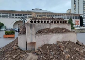 “ეს ინსტალაცია გუშინ ღამით დადგეს, “აბა ომი გინდათ” კამპანიის გაგრძელებაა?” – მუმლაძე