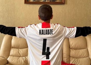 “თქვე ავადმყოფებო, იმ ბავშვს სოციალური ქსელი აქვს და ყველაფერს კითხულობს!” – კოტე ზარნაძე