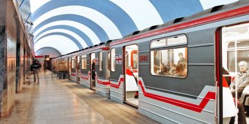 მეტროს ლიანდაგში კაცი ჩავარდა – მოძრაობა შეფერხებულია